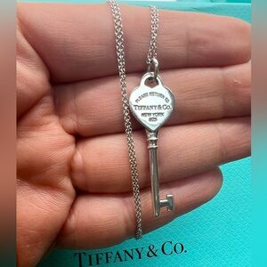 🔴Authentic Tiffany & Co. VINTAGE Silver Key Pendant Necklace🔴